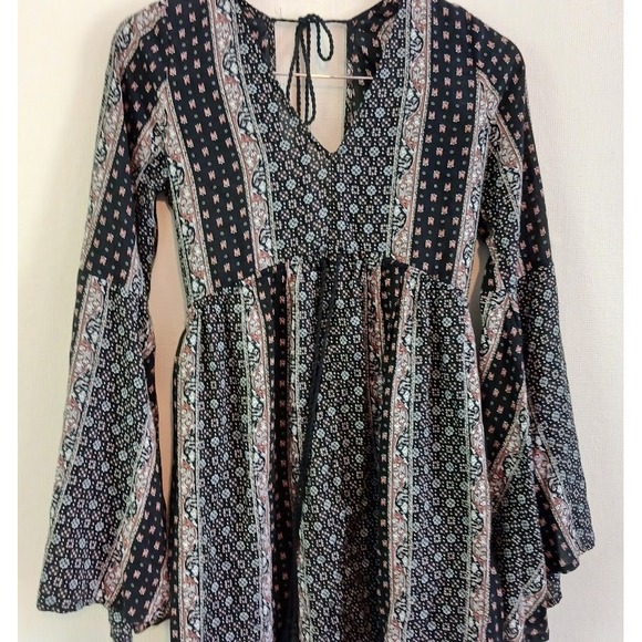 Abercrombie fitch Navy blue & Floral Bell Sleeve Dress Size M Boho Chic - Picture 3 of 9